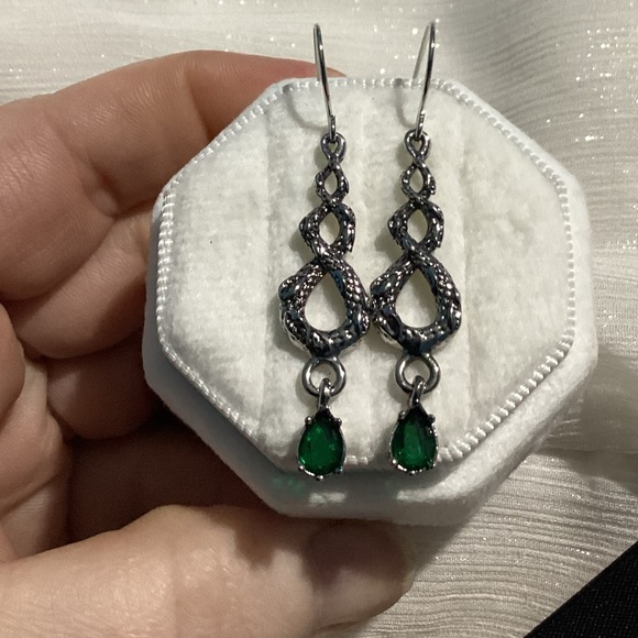 💋Antique Silver Twisted Etched Hook Drop Earrings - Picture 16 of 16